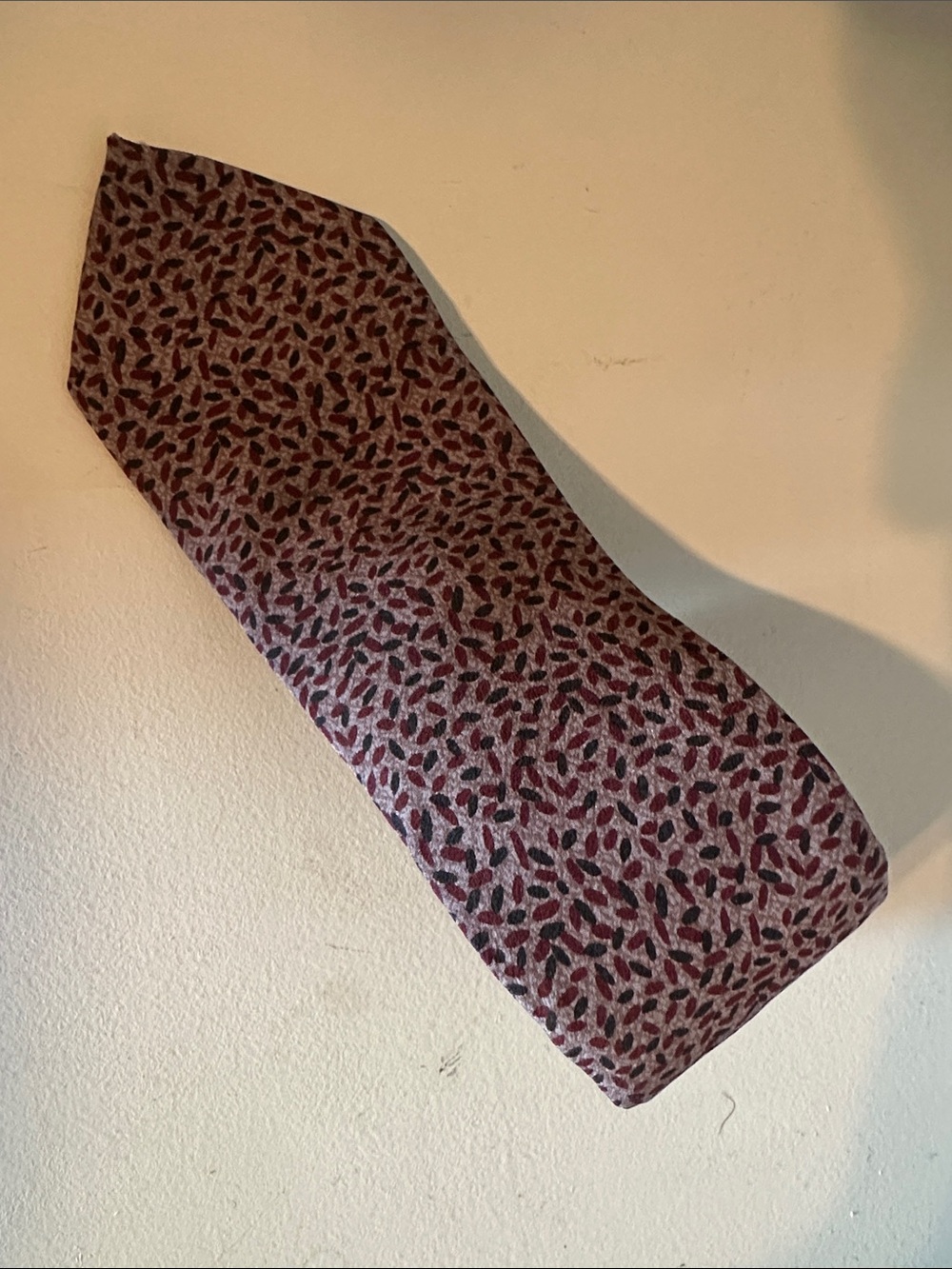Men's Burgundy Patterned Silk-Blend Tie - Classic Leaf Motif